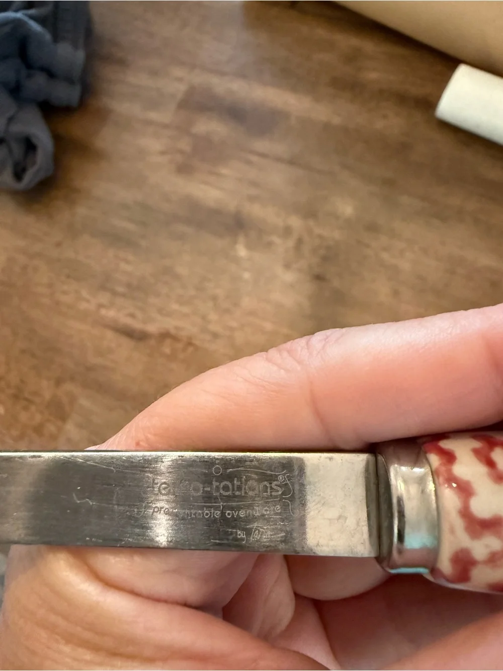 Temp-tations Old World Cranberry Slotted Spatula Ceramic Handle 12 3/8”